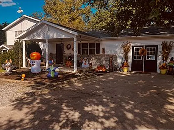 306 N Smith St, Galatia, IL 62935