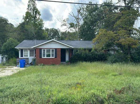 1902 Glenwick Dr, Fayetteville, NC 28304