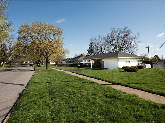 4th image of 1007 Sherman Dr