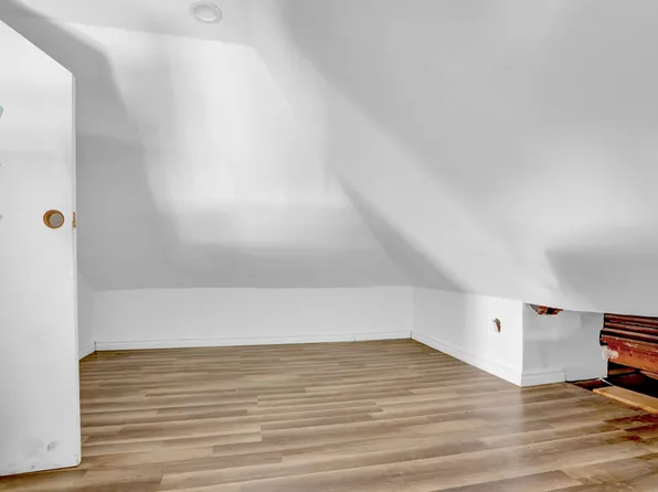 22-17 Collier Avenue image 17 of 20