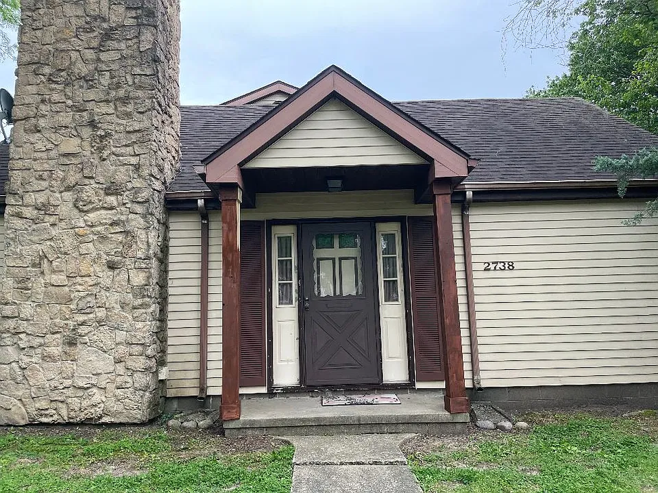 2738 Dartmouth Dr