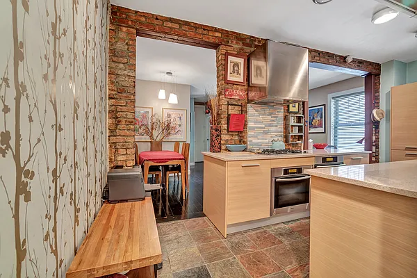 Rented by Avi Nash Associates | media 10