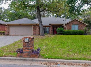 6821 Inwood Dr, North Richland Hills, TX 76182