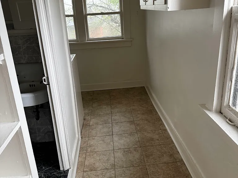 927 S Cox St — Photo 11