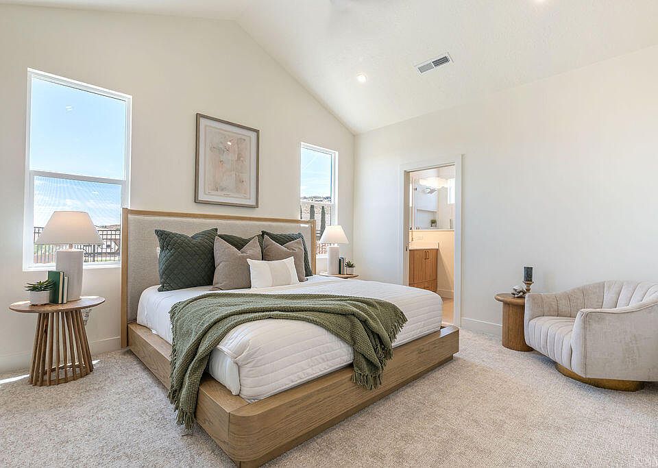 1st image of 2914 E Chapman Cir