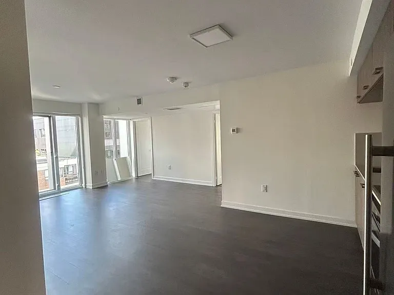 50 McCaul St #812 — Photo 3