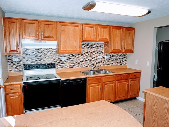 4th image of 208 Wiesen Ln