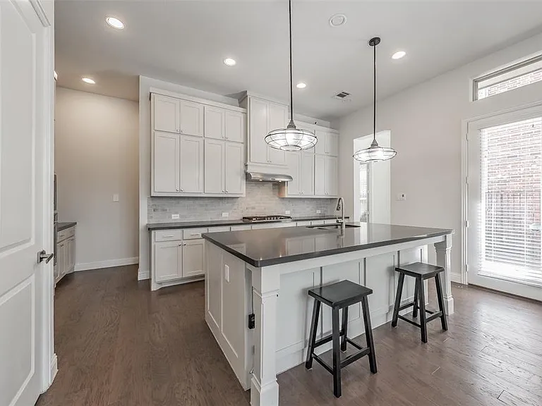 8075 Sunflower Ln — Photo 7