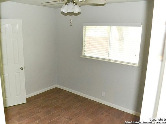 4th image of 821 Zachry Dr