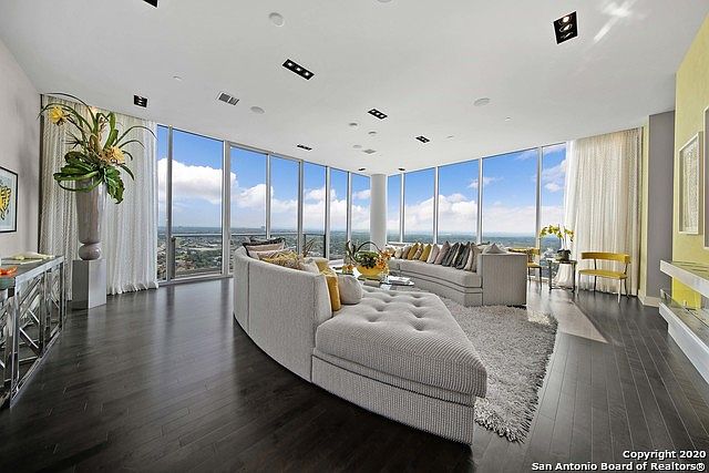 1st image of 600 E Market St
