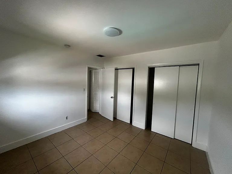 920 SE 2nd Ave #7 — Photo 6