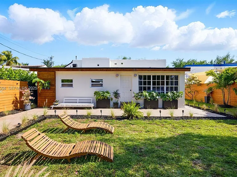 1363 Biarritz Dr — Photo 28