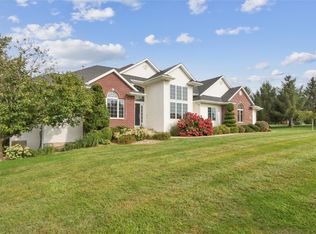 2492 River Run Rd, Cedar Rapids, IA 52411