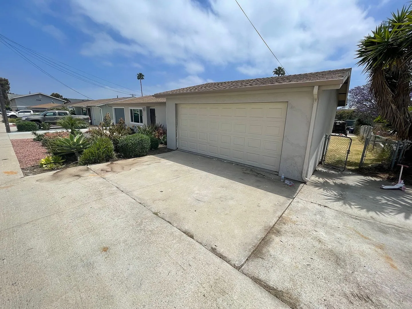 Charming 3-Bedroom Home with Large Yards & Detached 2-Car Garage in Imperial Beach — Photo 4