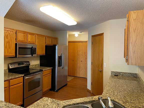 3rd image of 1064 Lovell Ave