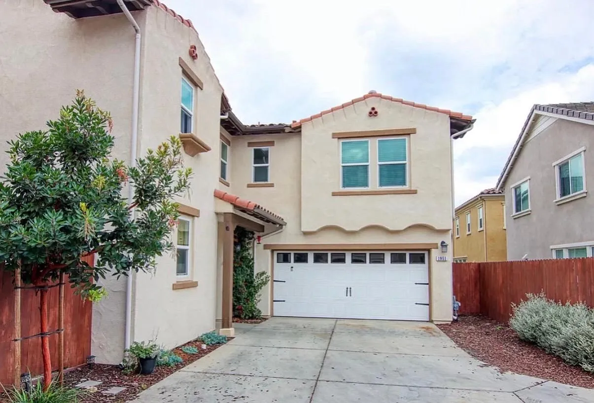 4 bed, 2039 sqft, $3,900 — Photo 1