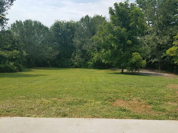 5th image of 11101 Farr Dr