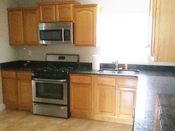 3rd image of 707 W Canton Ave