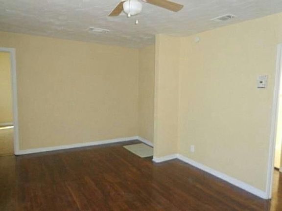 3rd image of 2943 Frio Dr