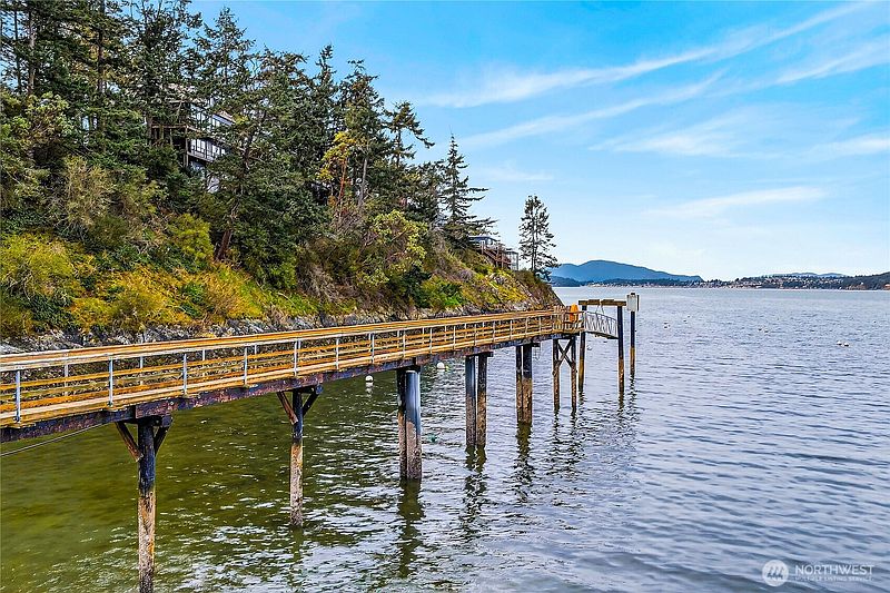 4th image of 4141 Edith Point Road