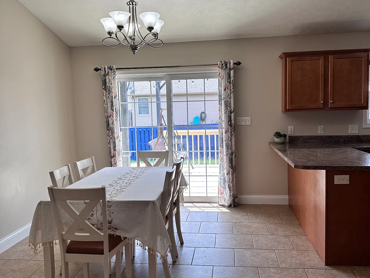 3 bed, 1463 sqft, $2,400 — Photo 4