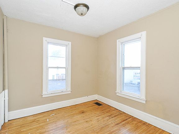 5th image of 2527 1st Ave S