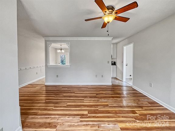 3rd image of 101 Windward Dr