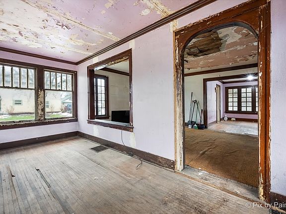 4th image of 551 McHenry Ave