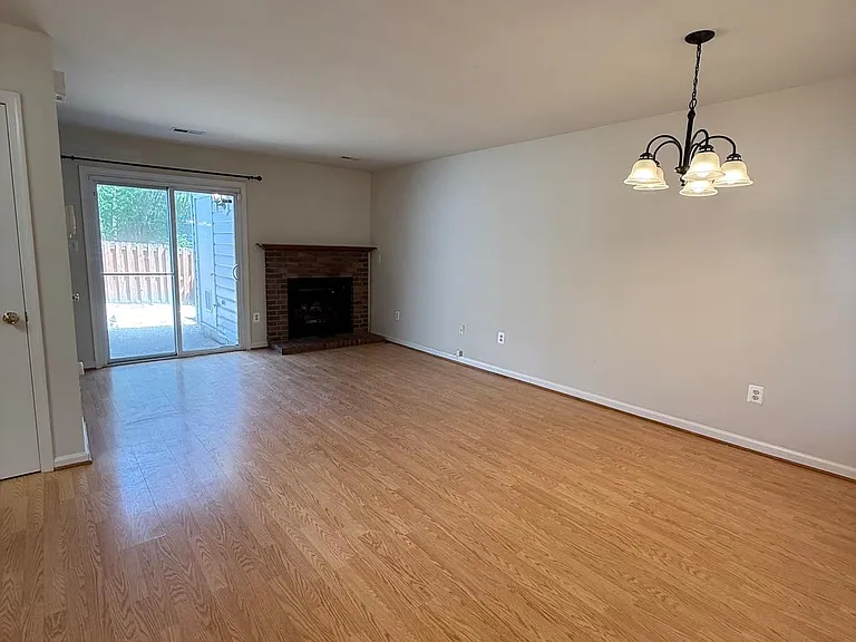 106 Wind Ridge Dr — Photo 2