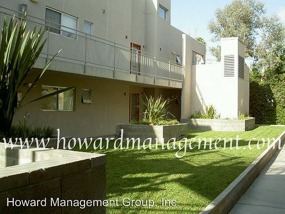 2nd image of 1011 Pico Blvd Unit 14