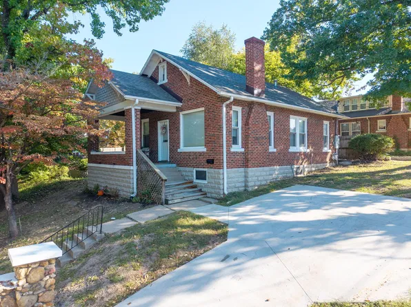 2 Riverside Dr, Boonville, MO 65233