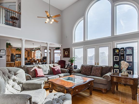 Great Room w/Lake View