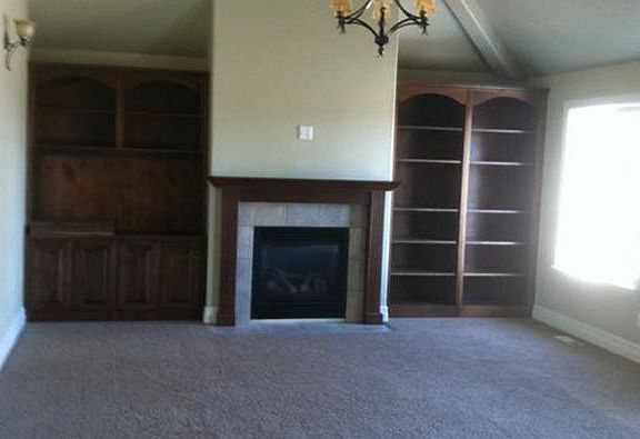 Eagle Mtn Family Room