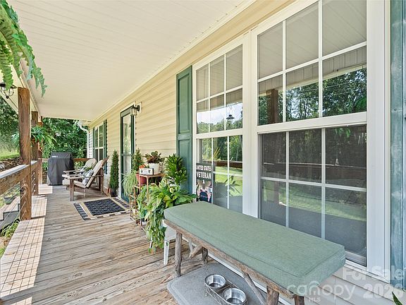 5th image of 14 Folsom Dr