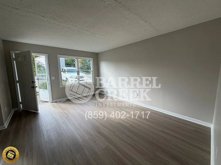 417 Earl St — Photo 4