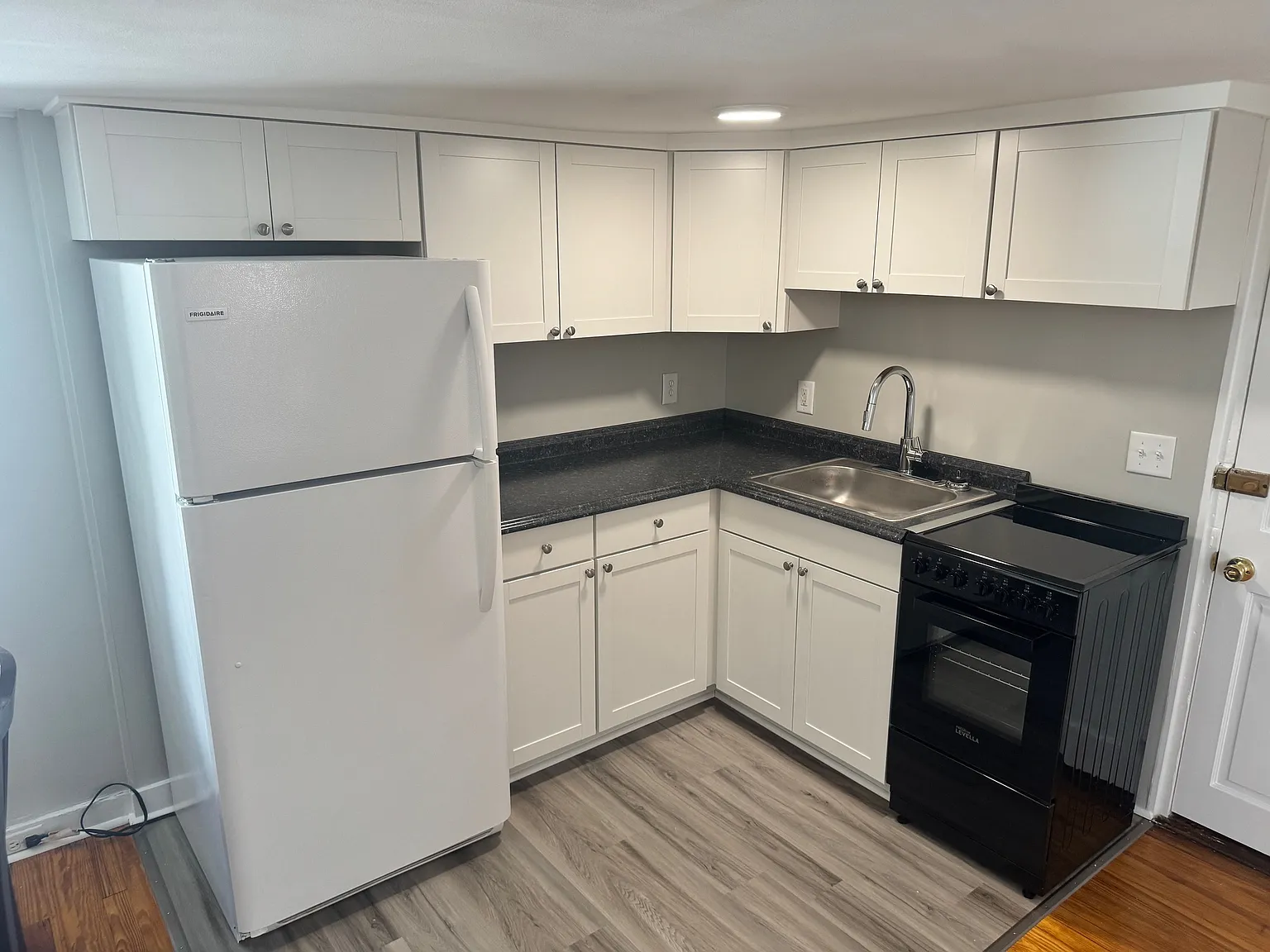 1 bed, $900 — Photo 2