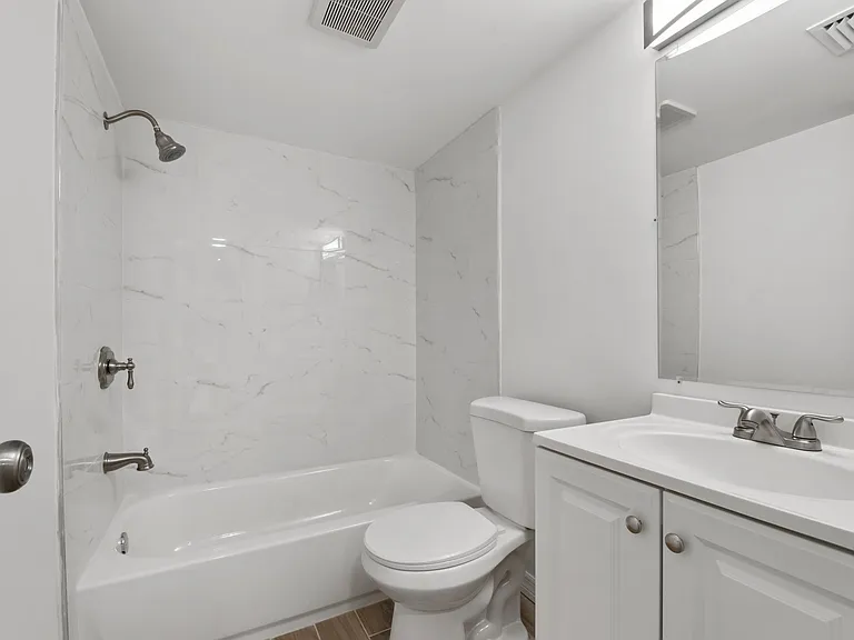 1301 Emerald Ter #4 — Photo 9