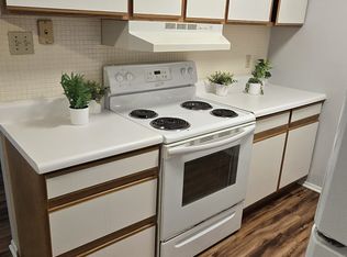 9870 Greenery Ln APT D, Saint Louis, MO 63132