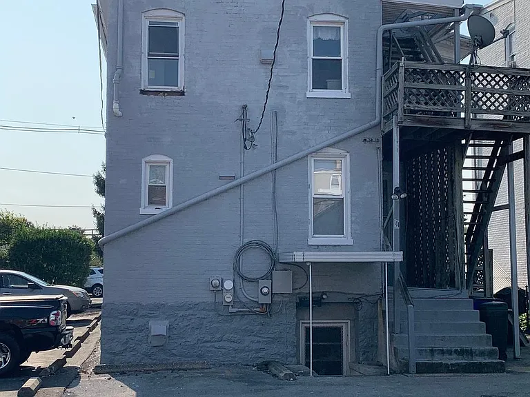 111 King St #BS — Photo 3