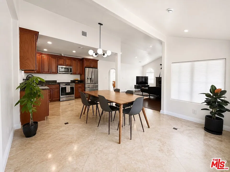 3 bed, 2.0 bath, 1593 sqft, $4,799 — Photo 3