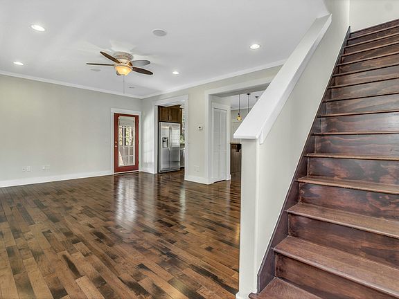 4th image of 116 Unaka Ave #1
