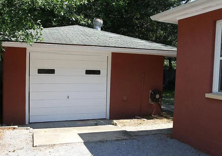 Detached Garage