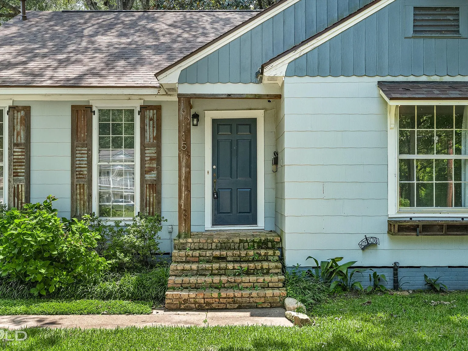 4 bed, 2060 sqft, $2,400 — Photo 1