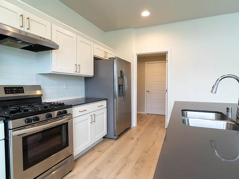 8006 S Fruitvale Ln — Photo 2