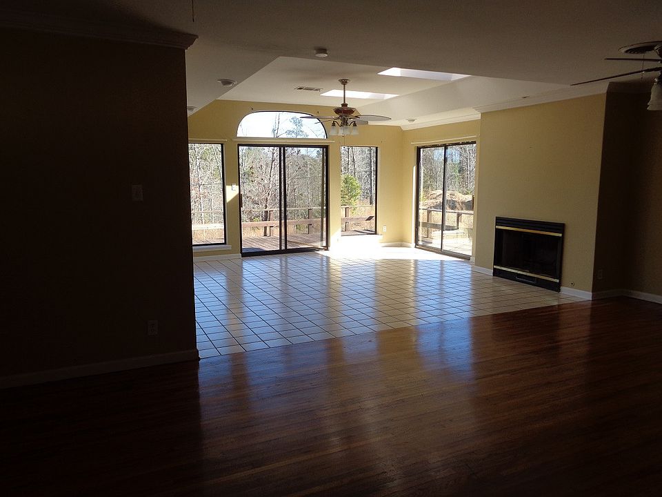 2nd image of 975 Ridgeview Rd