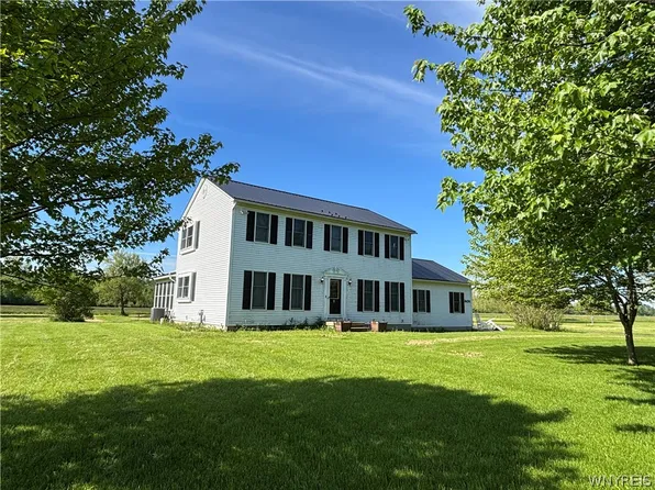 8474 Seaman Rd, Gasport, NY 14067