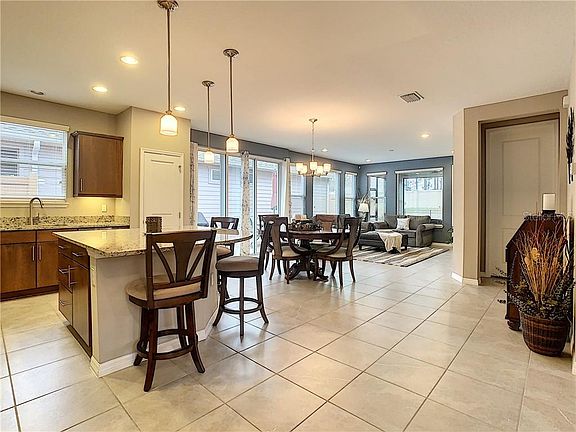 5th image of 352 Alcove Dr