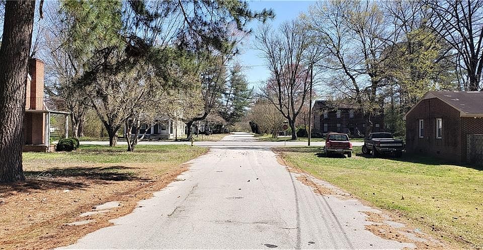 2nd image of 410 Monroe Ave