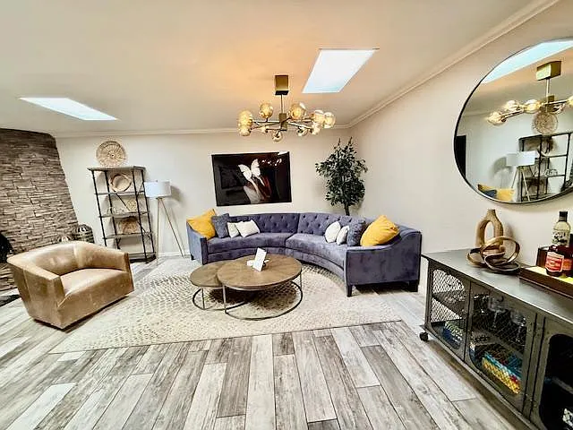 2 bed, 2.0 bath, 1840 sqft, $4,500 — Photo 2