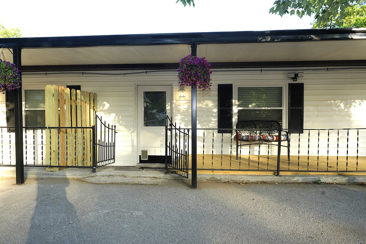 Entrance with covered deck - 302 Oak St #B